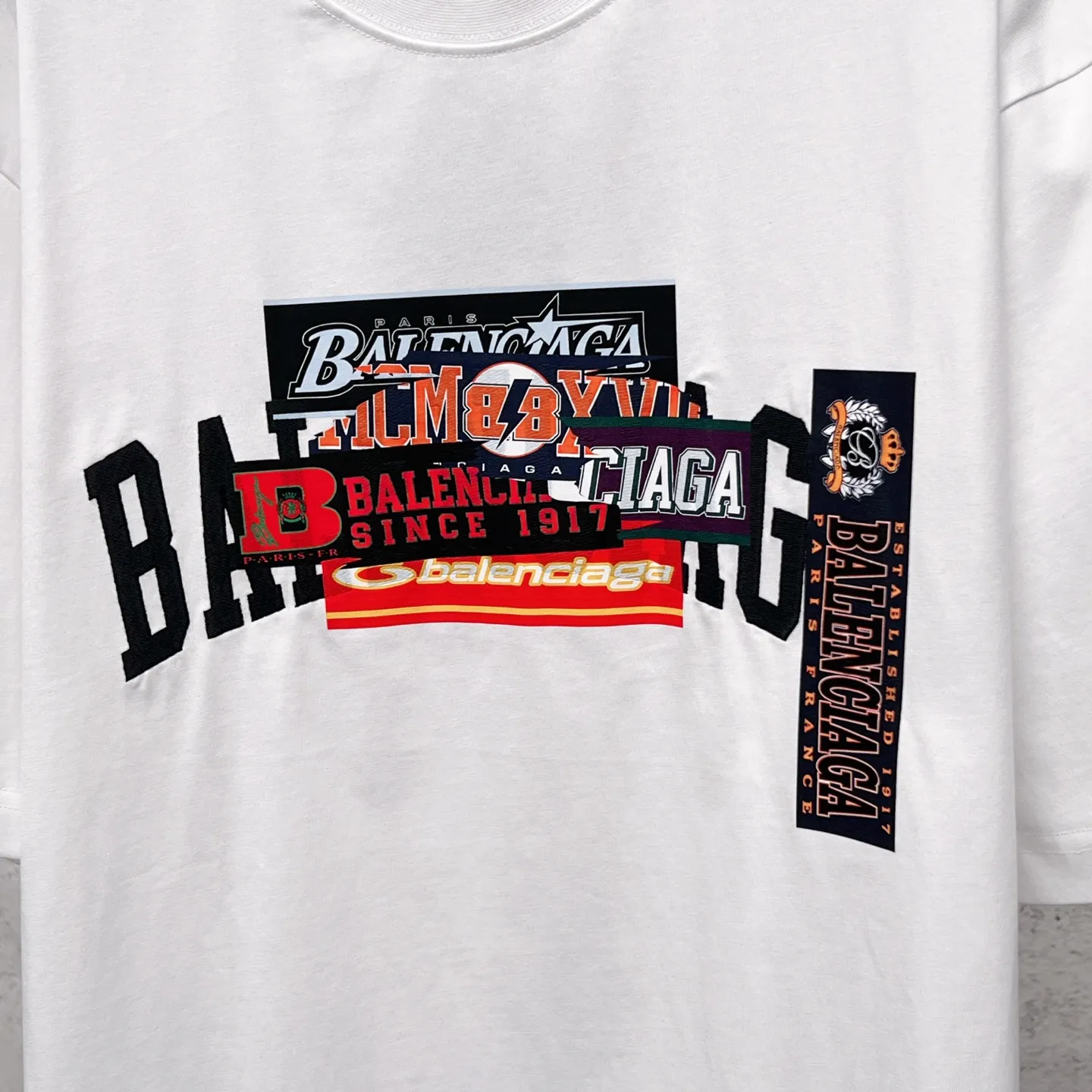 【 . Quality】BALENCI*GA/ .SS 26 New Arrival 。 Balenclag* T 。 ， . Authentic 。 ！ ZP 。 260 ， . ， ， 。 。 。 ， 。 OS . Same Style ：BL 263791 ：Black，White Size：XS S M L